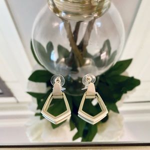 Kendra Scott Paxton Hoop Earrings in Gold